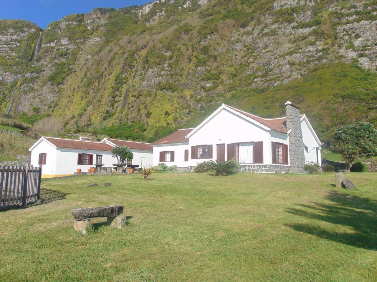 Vila Casas Da Cascata Lajes das Flores Exteriér fotografie